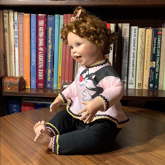 Sylvester’s Surprise porcelain doll - Picture 2 of 6